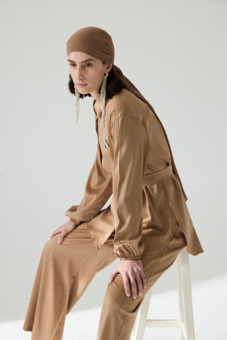 Broşlu Saten Takım-Camel 