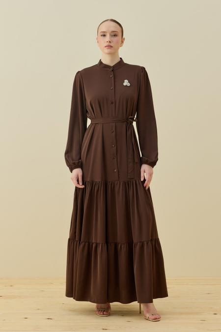 Broşlu Elbise-Kahverengi 